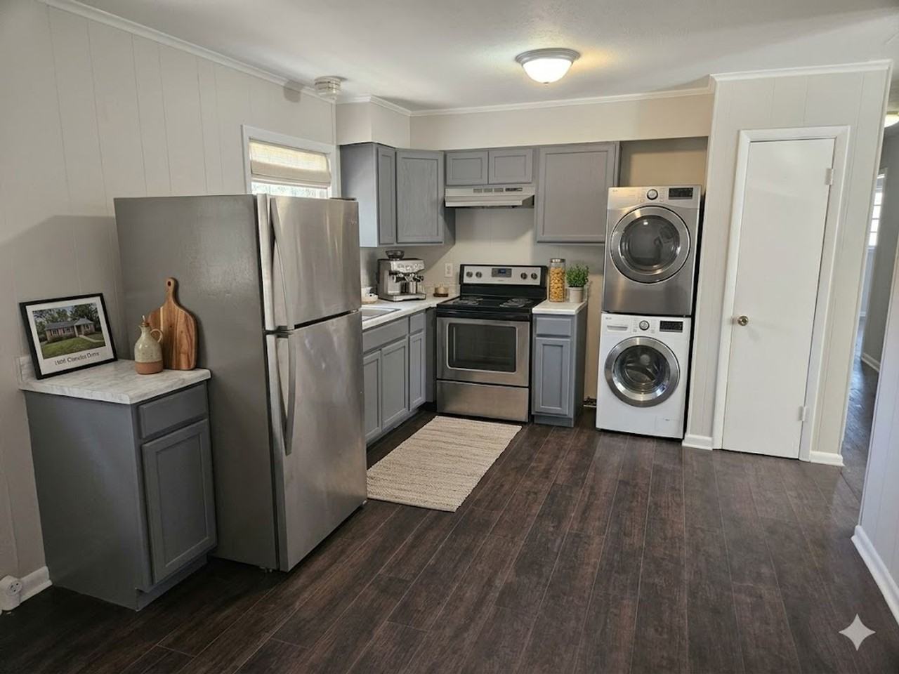 1806 Camelot Dr - Photo 2 of 7