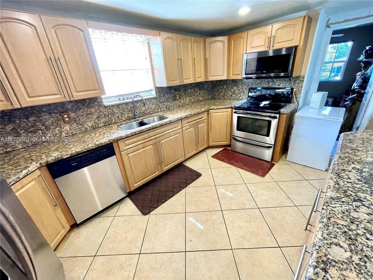 7150 Coolidge St - Photo 3 of 15