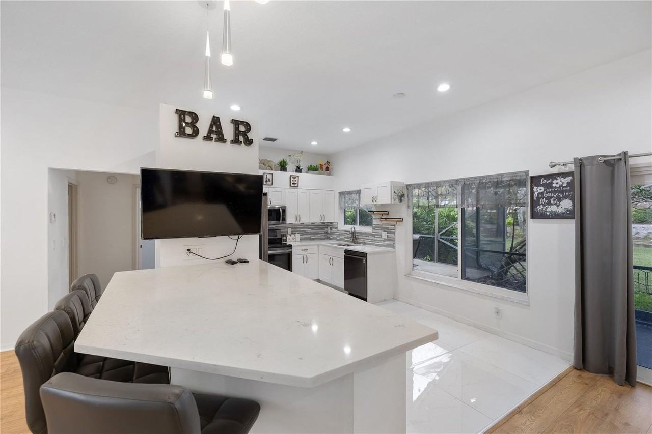 5460 Nw 38th Ter - Photo 3 of 21