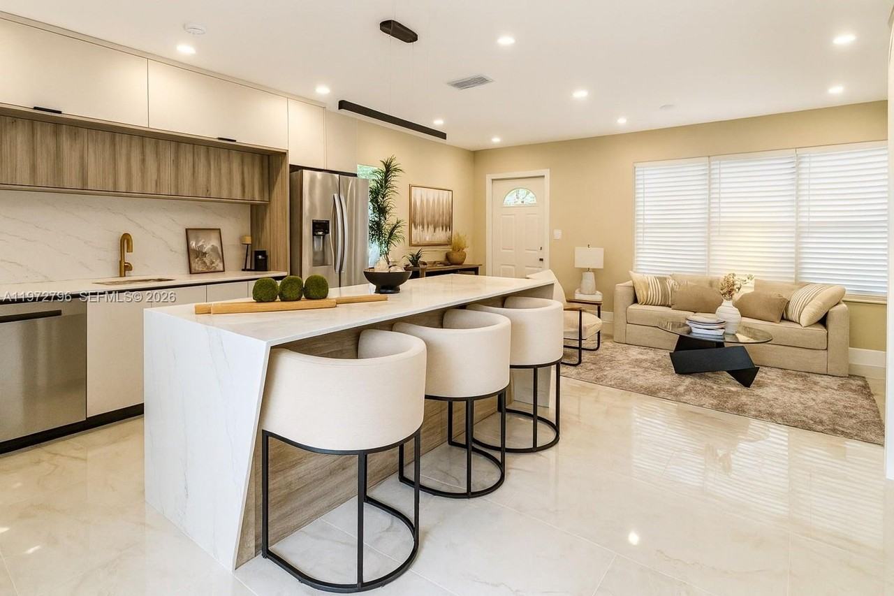 1399 Ne 38th St - Photo 4 of 21