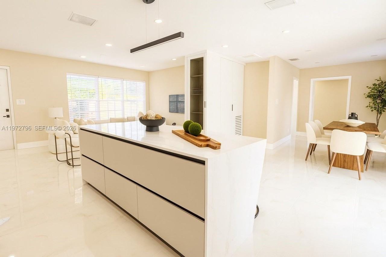 1399 Ne 38th St - Photo 6 of 21