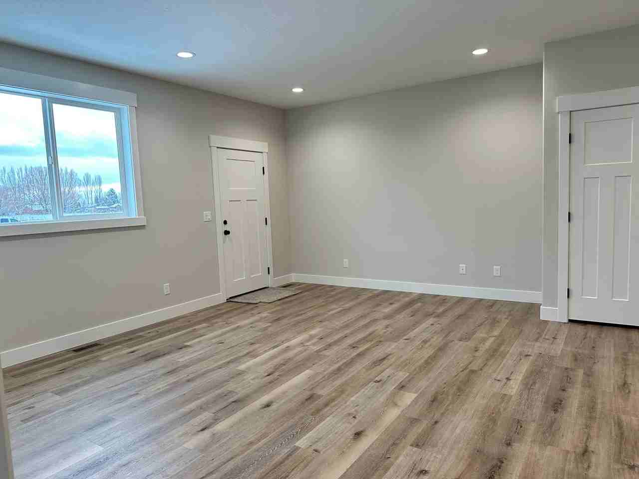 1393 Maple Leaf Ln - Photo 6 of 10