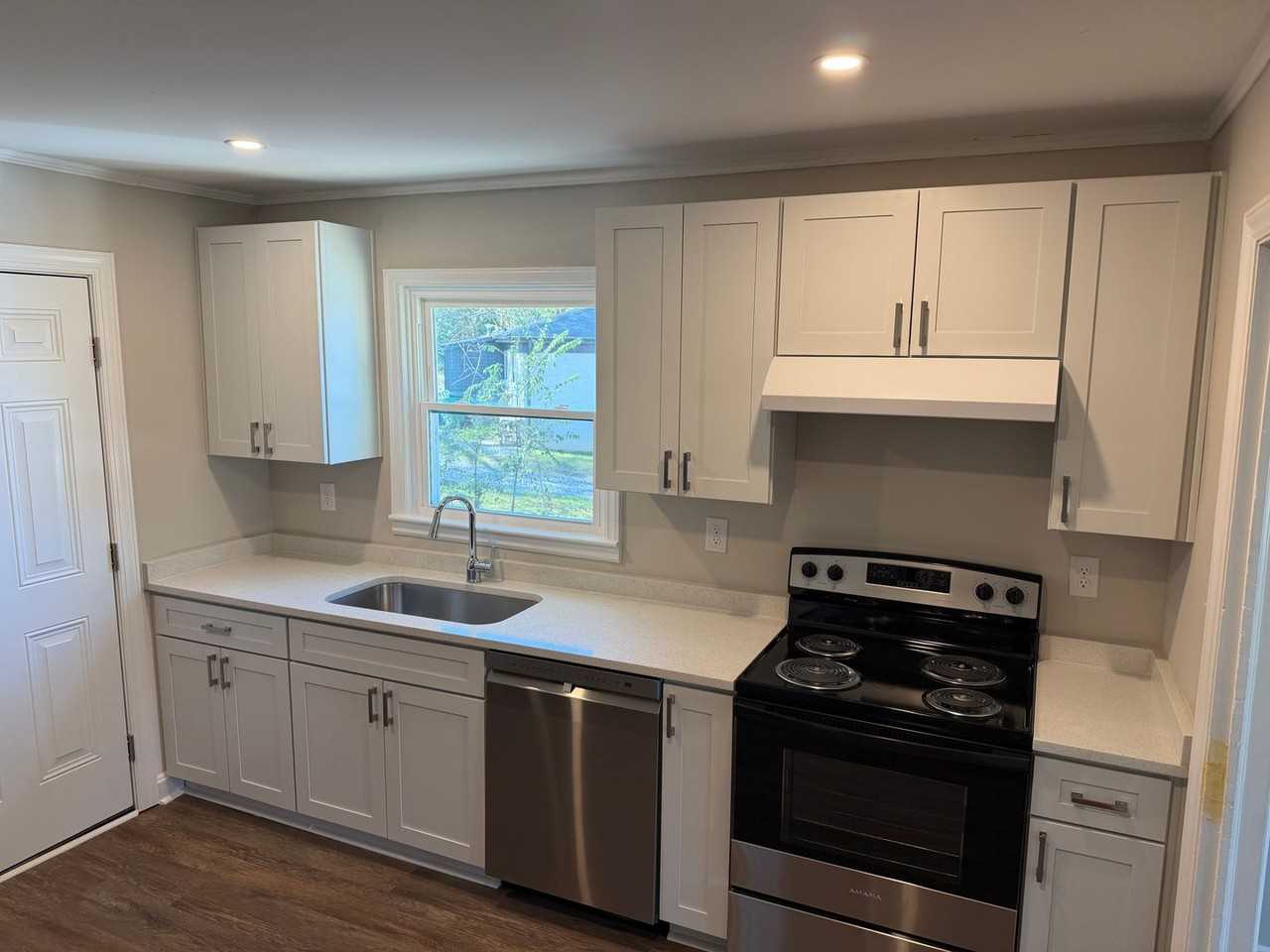 4401 Welling Ave - Photo 2 of 17