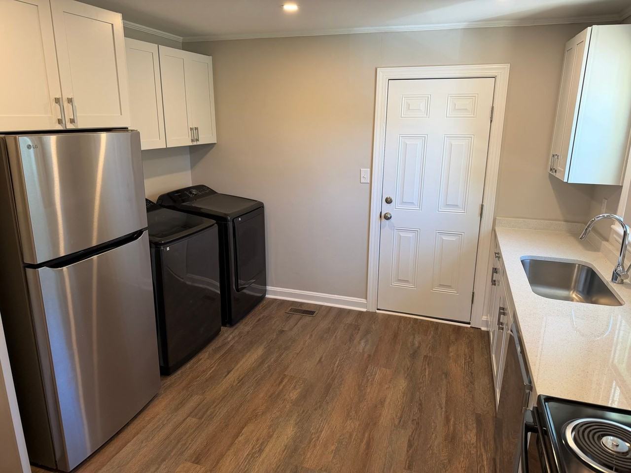 4401 Welling Ave - Photo 3 of 17