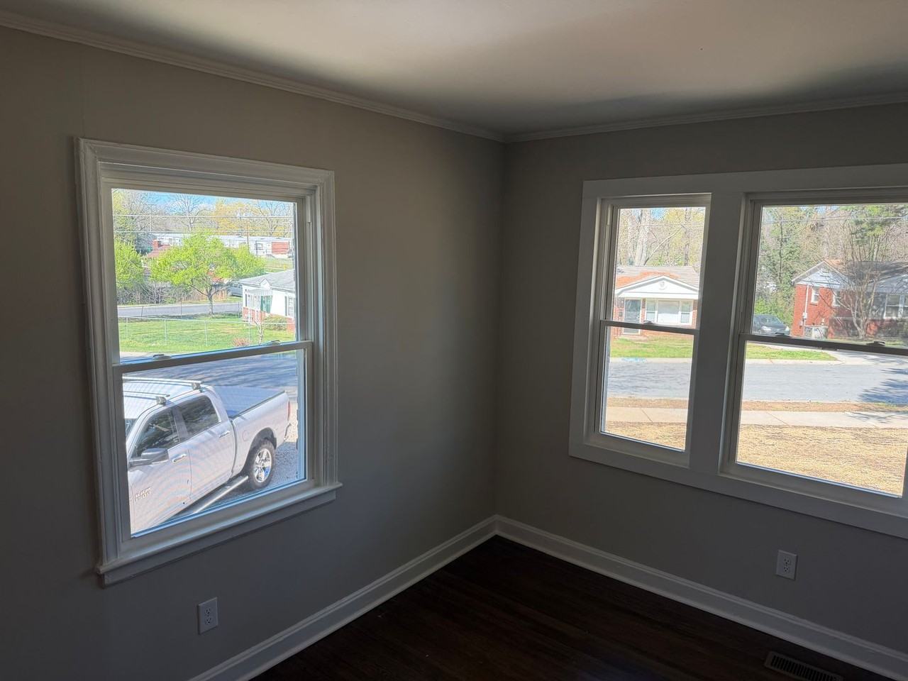 4401 Welling Ave - Photo 5 of 17