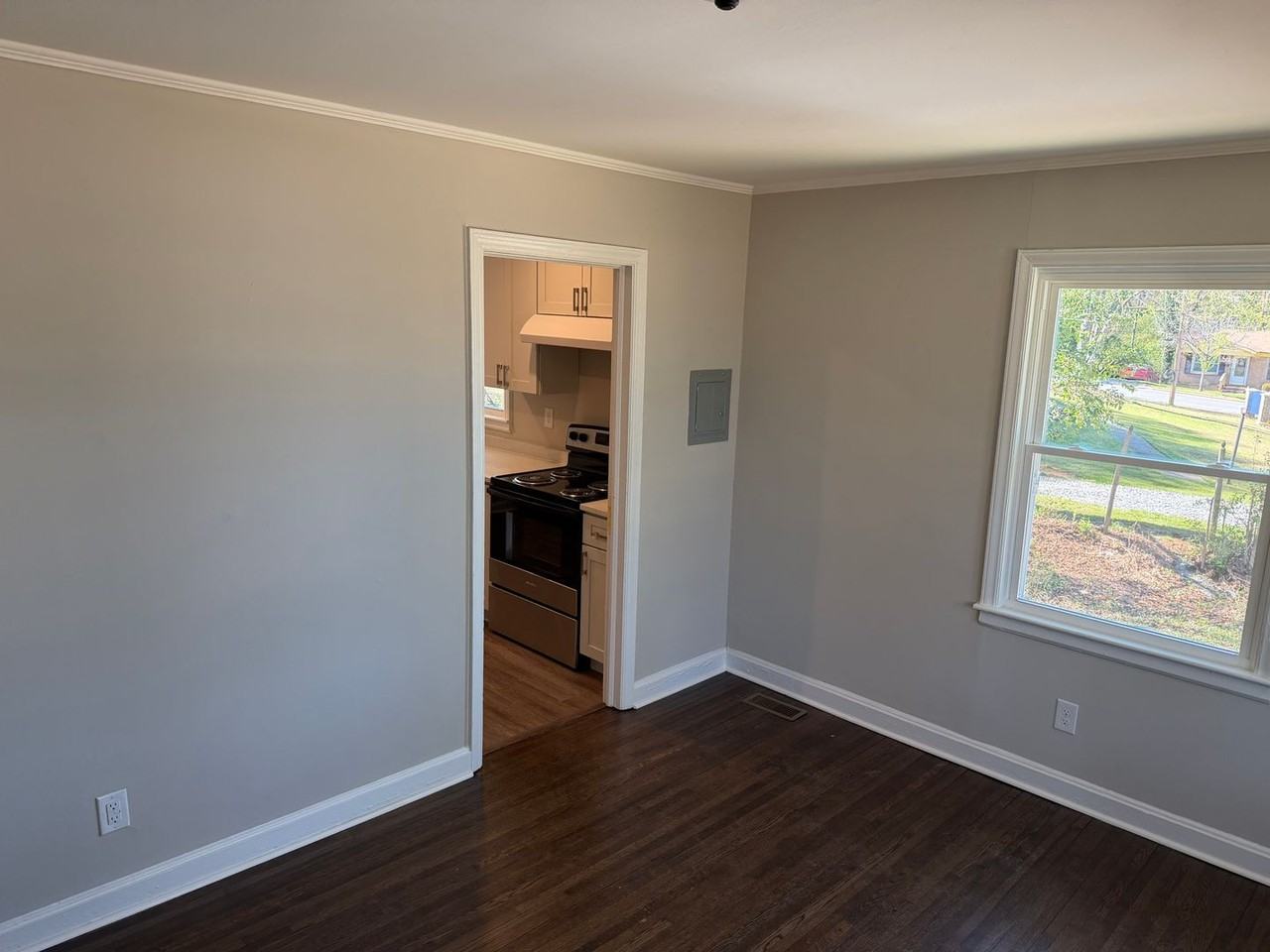 4401 Welling Ave - Photo 6 of 17