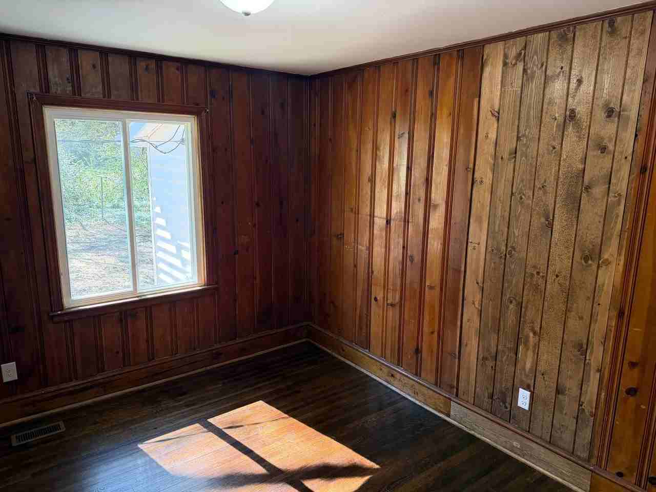 4401 Welling Ave - Photo 7 of 17