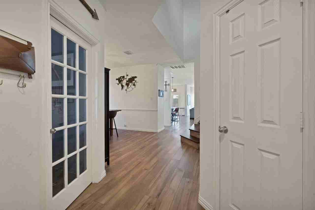 1708 Kittyhawk Dr - Photo 3 of 27