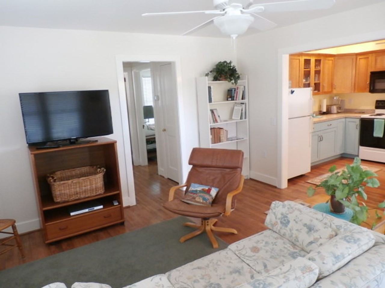 403 Johnson Ave - Photo 3 of 10