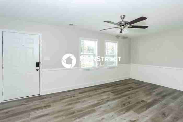 9008 Gladden Ct - Photo 4 of 16