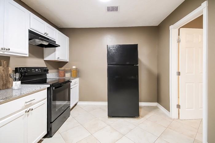 12610 Fern Forest Dr - Photo 4 of 17