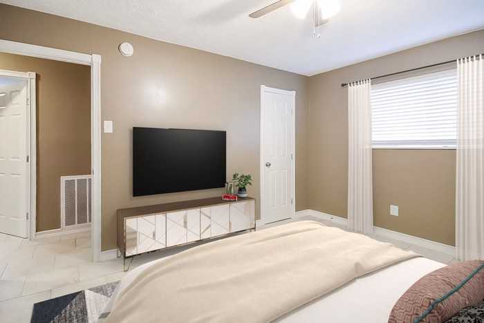 12610 Fern Forest Dr - Photo 6 of 17