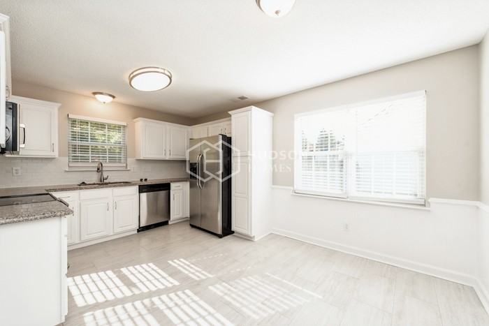 9314 Broken Pine Ln - Photo 6 of 17