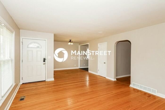 4904 Paramount Dr - Photo 4 of 19