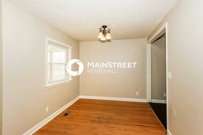 4904 Paramount Dr - Photo 5 of 19