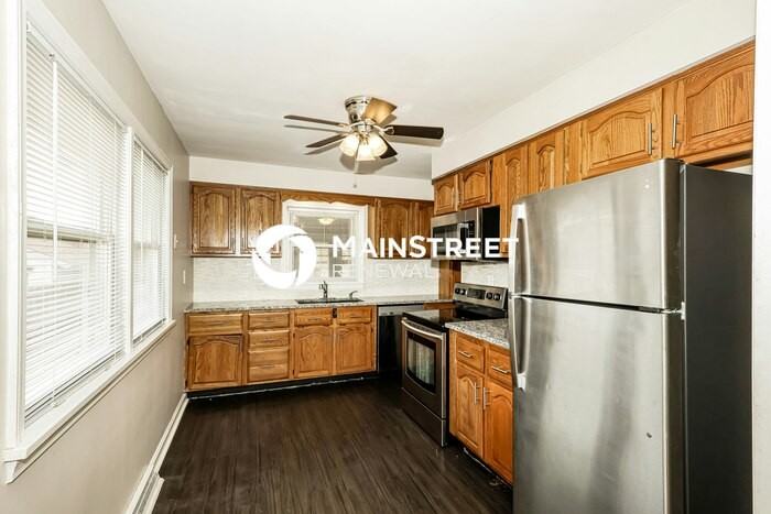 4904 Paramount Dr - Photo 6 of 19