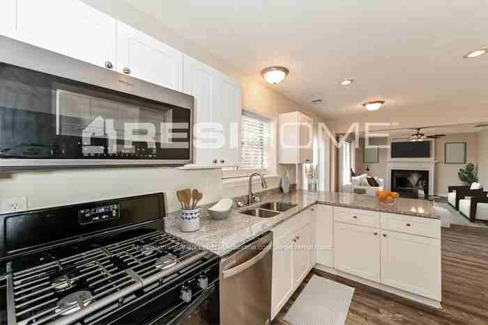 1340 Birdsong Ln - Photo 3 of 20