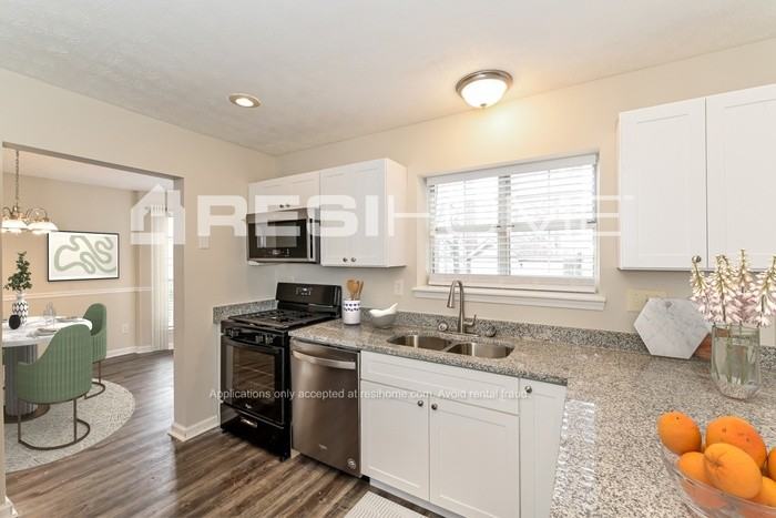 1340 Birdsong Ln - Photo 4 of 20