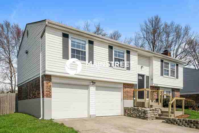 8709 Redcoat Ct - Photo 3 of 17