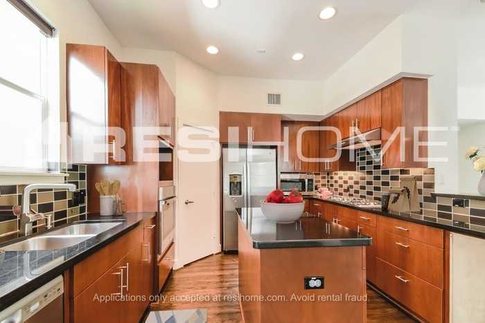 5610 Schuler St - Photo 2 of 20