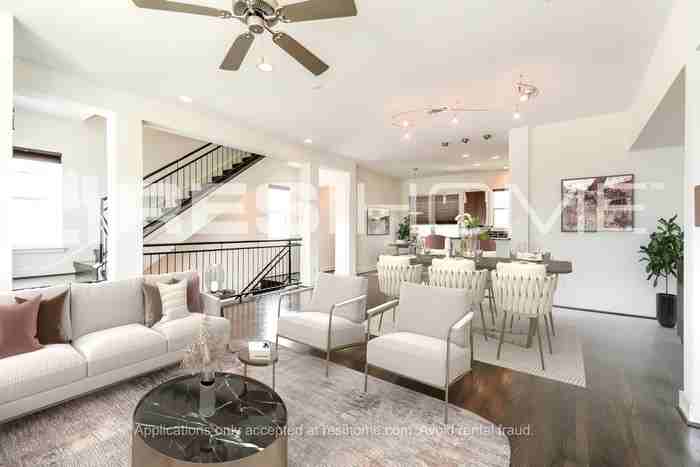 5610 Schuler St - Photo 5 of 20