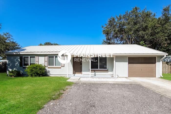 1391 Nolan St Ne - Photo 2 of 16