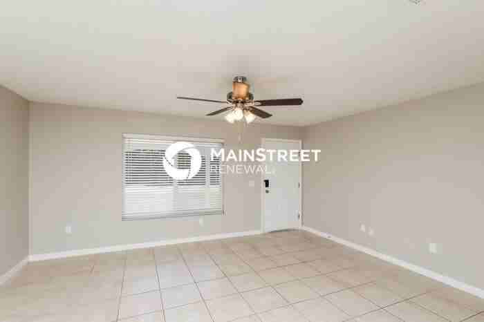 1391 Nolan St Ne - Photo 3 of 16