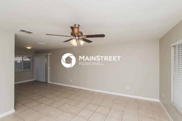 1391 Nolan St Ne - Photo 4 of 16