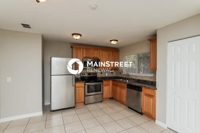 1391 Nolan St Ne - Photo 5 of 16