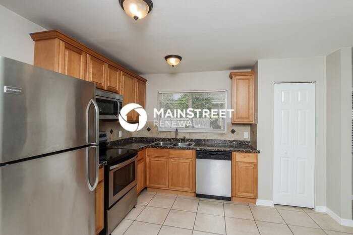 1391 Nolan St Ne - Photo 6 of 16