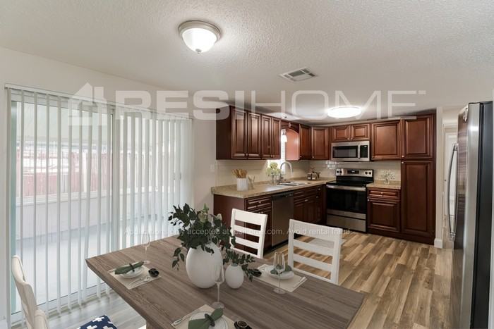 8712 Roble Way - Photo 3 of 18