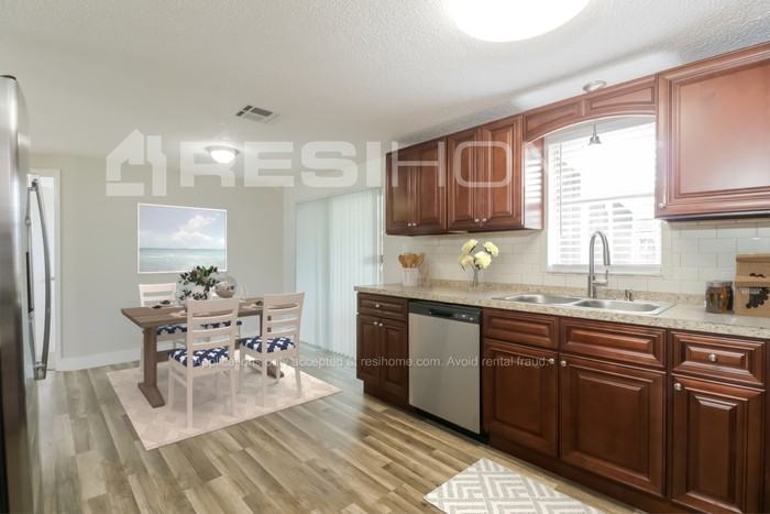 8712 Roble Way - Photo 4 of 18