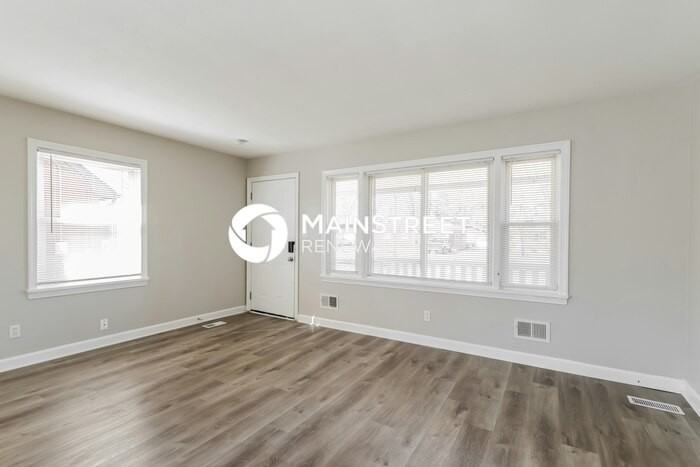 5211 Eugene Way - Photo 4 of 16