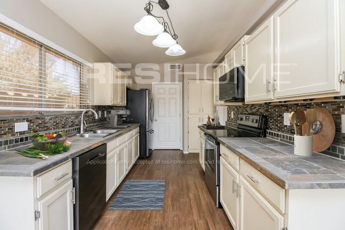 1683 W Boston St - Photo 3 of 18