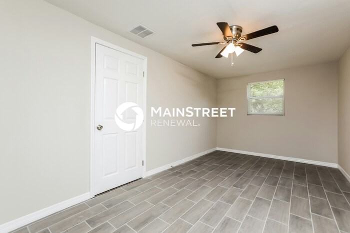 913 Bethune Dr - Photo 3 of 16