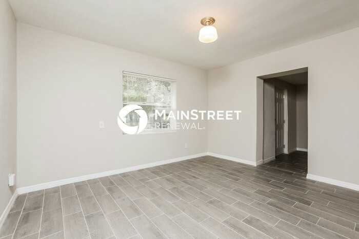 913 Bethune Dr - Photo 5 of 16