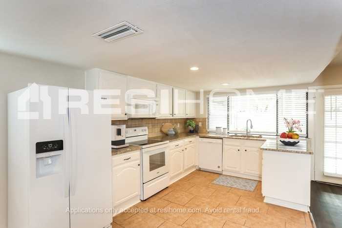 7308 Bristlecone Ct - Photo 2 of 17