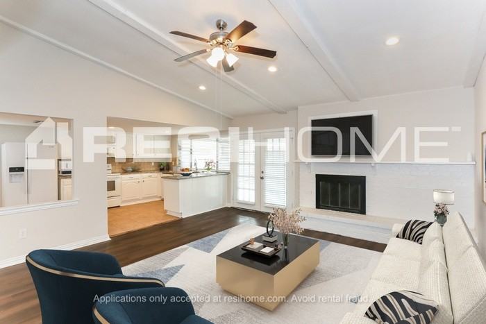 7308 Bristlecone Ct - Photo 4 of 17