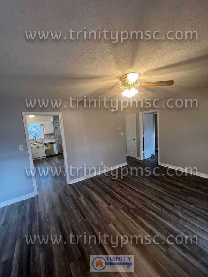 170 Sherman Dr - Photo 2 of 10