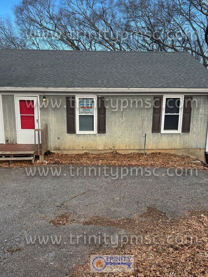 170 Sherman Dr - Photo 3 of 10