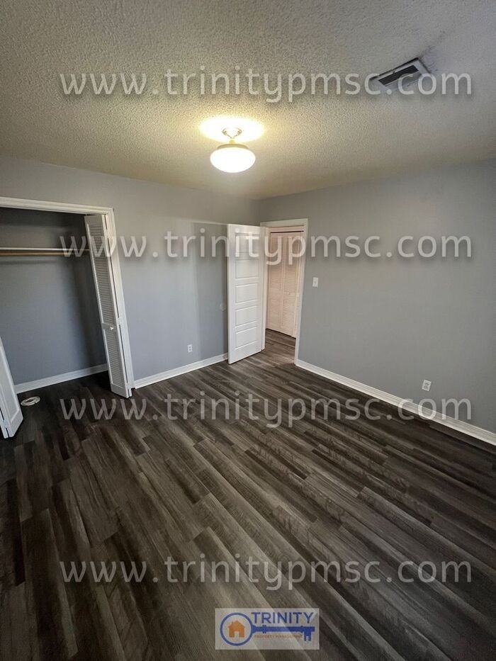 170 Sherman Dr - Photo 6 of 10