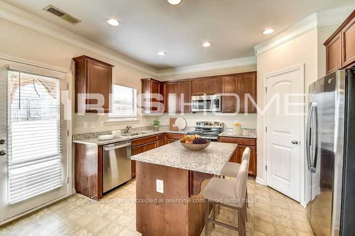 5032 Kensington Pl - Photo 2 of 18