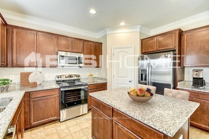 5032 Kensington Pl - Photo 3 of 18