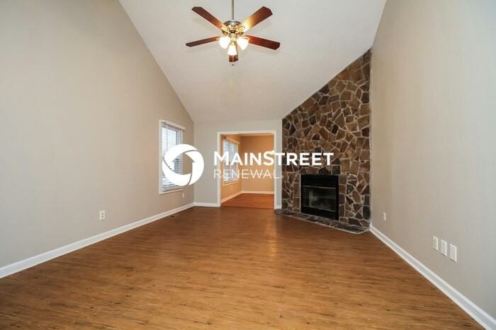 592 Woodcrest Dr - Photo 3 of 16