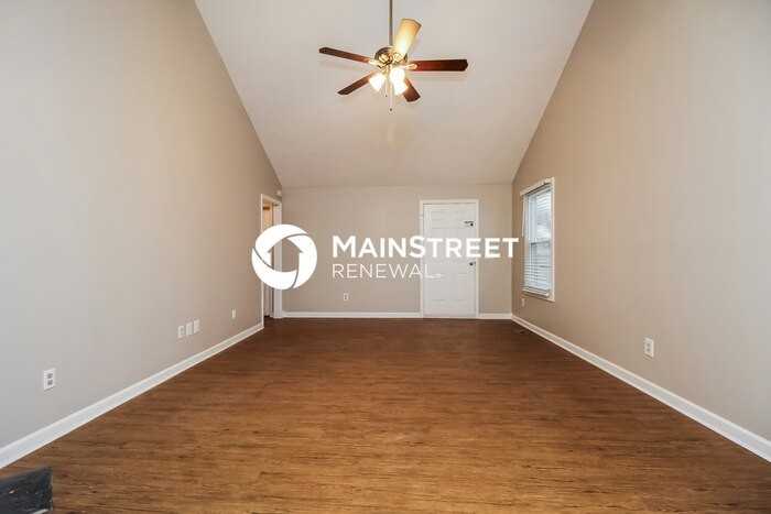 592 Woodcrest Dr - Photo 4 of 16