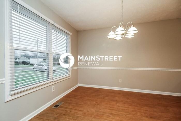 592 Woodcrest Dr - Photo 5 of 16