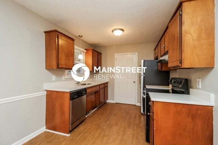 592 Woodcrest Dr - Photo 7 of 16