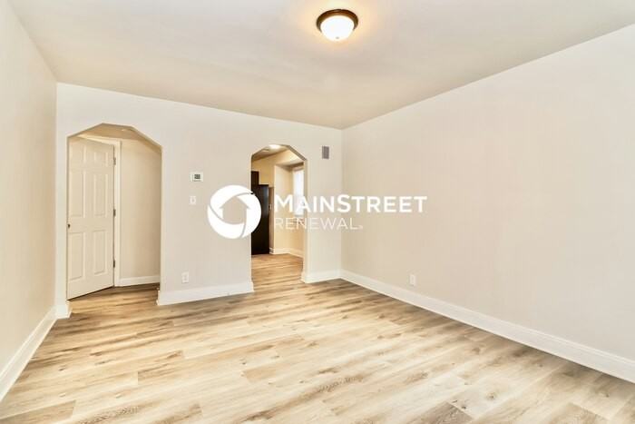 4226 Grand Ave - Photo 6 of 17