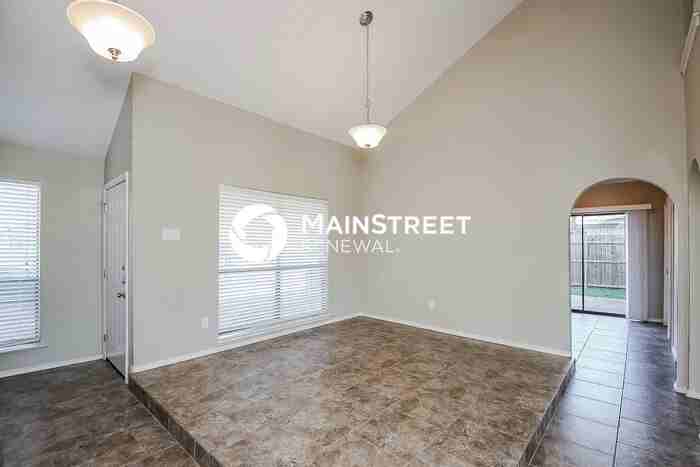 5022 Presidio Dr - Photo 5 of 17