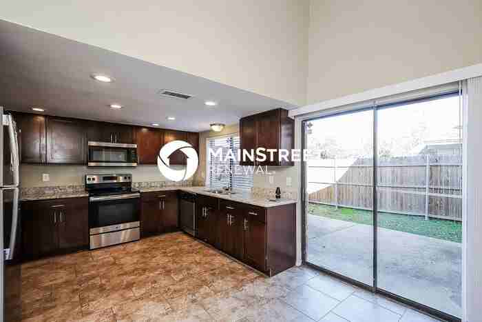 5022 Presidio Dr - Photo 6 of 17